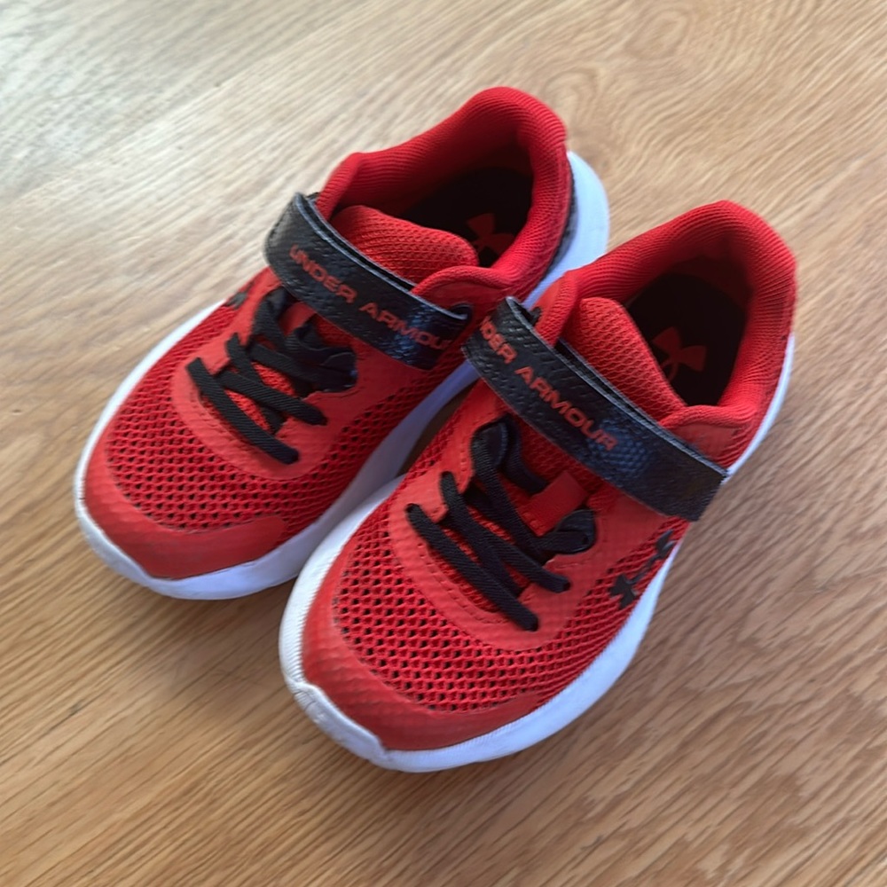 Under Armour boys shoes size 11